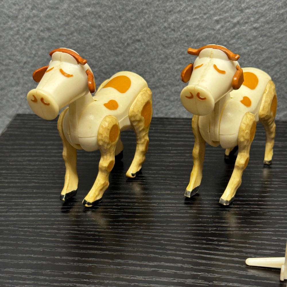 Vintage Fisher-Price Little People Farm Animals Set 2 Cows 2 Horses with Harness - Picture 2 of 10